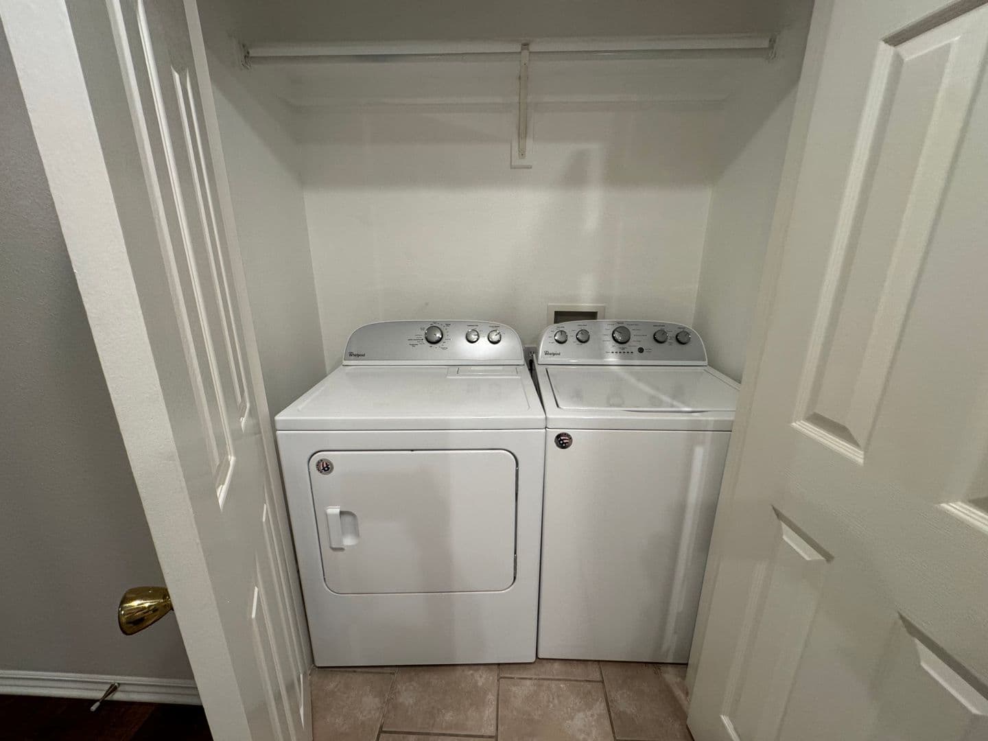 Fayetteville House: 1584 Willowbrook Drive