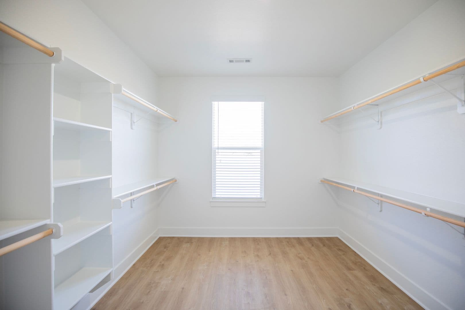 Fayetteville House: 136 S. Broyles Avenue