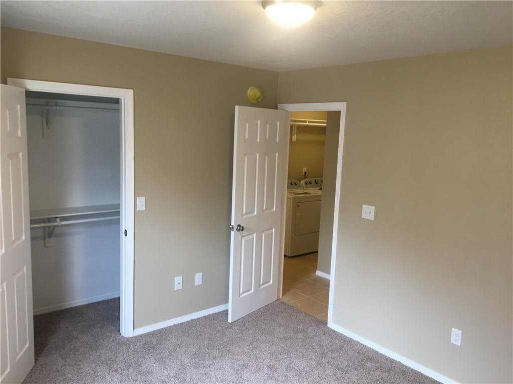 Springdale House: 910-B N Crutcher