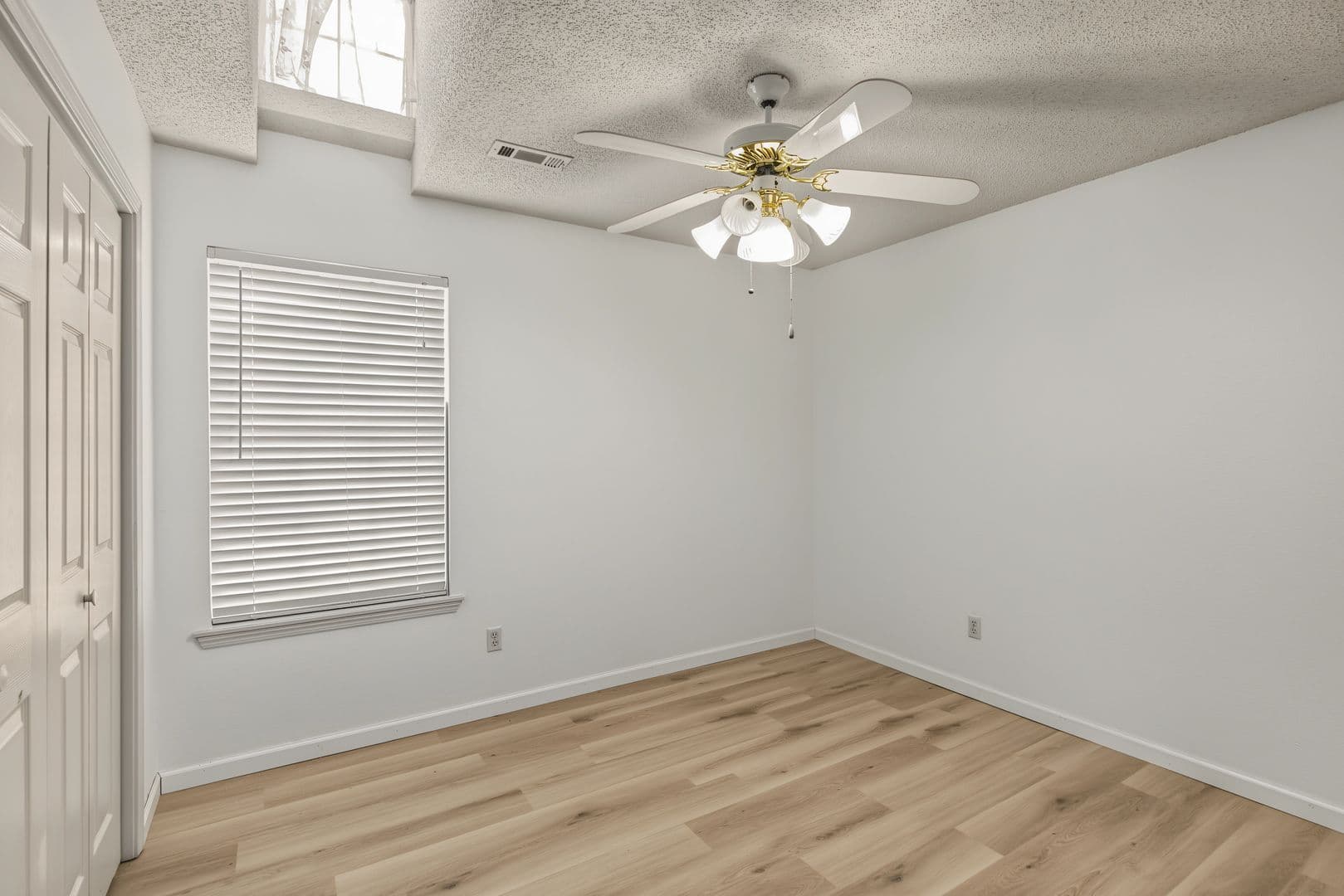 Bentonville House: 1602 Parkview Place
