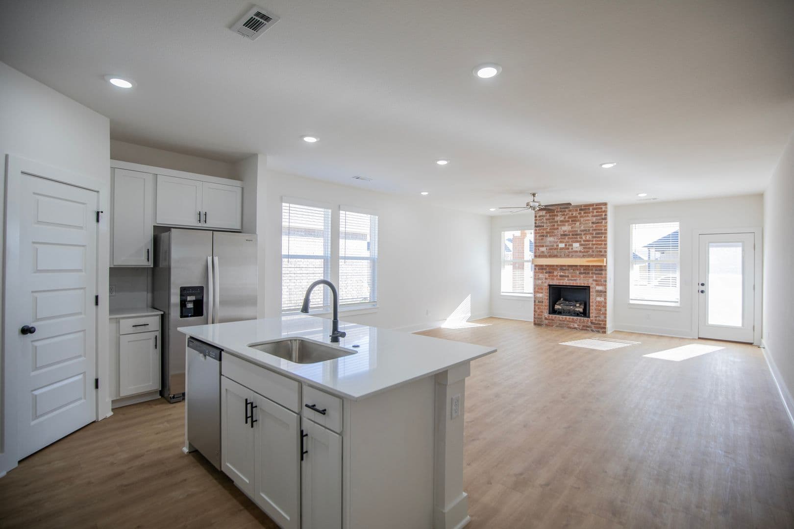 Fayetteville House: 136 S. Broyles Avenue