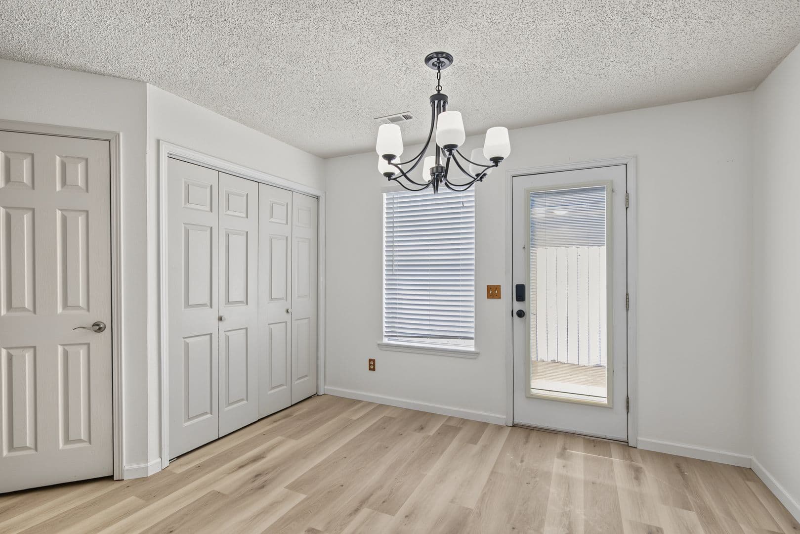 Bentonville House: 1602 Parkview Place
