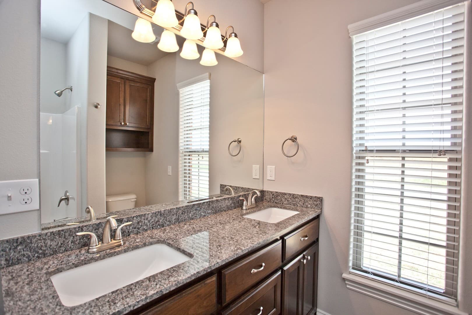 Pea Ridge House: 1003 Taylor Lane
