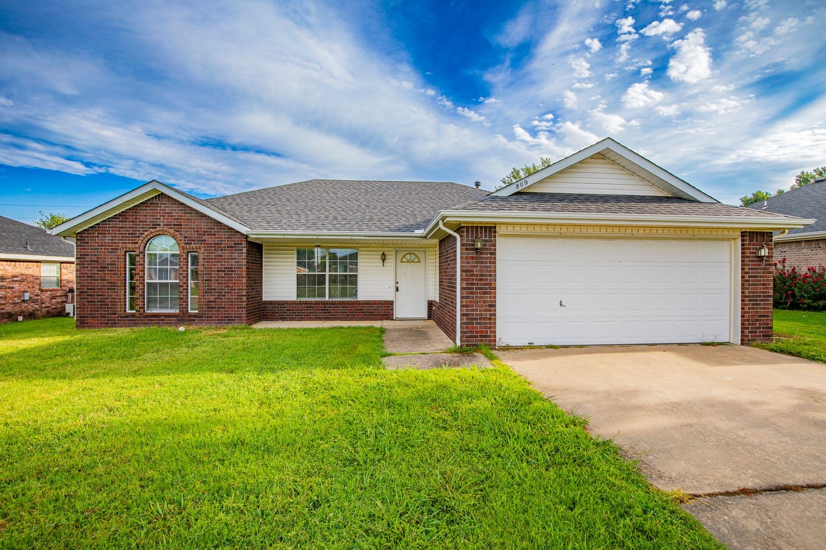 Bentonville House: 809 Jon Drive