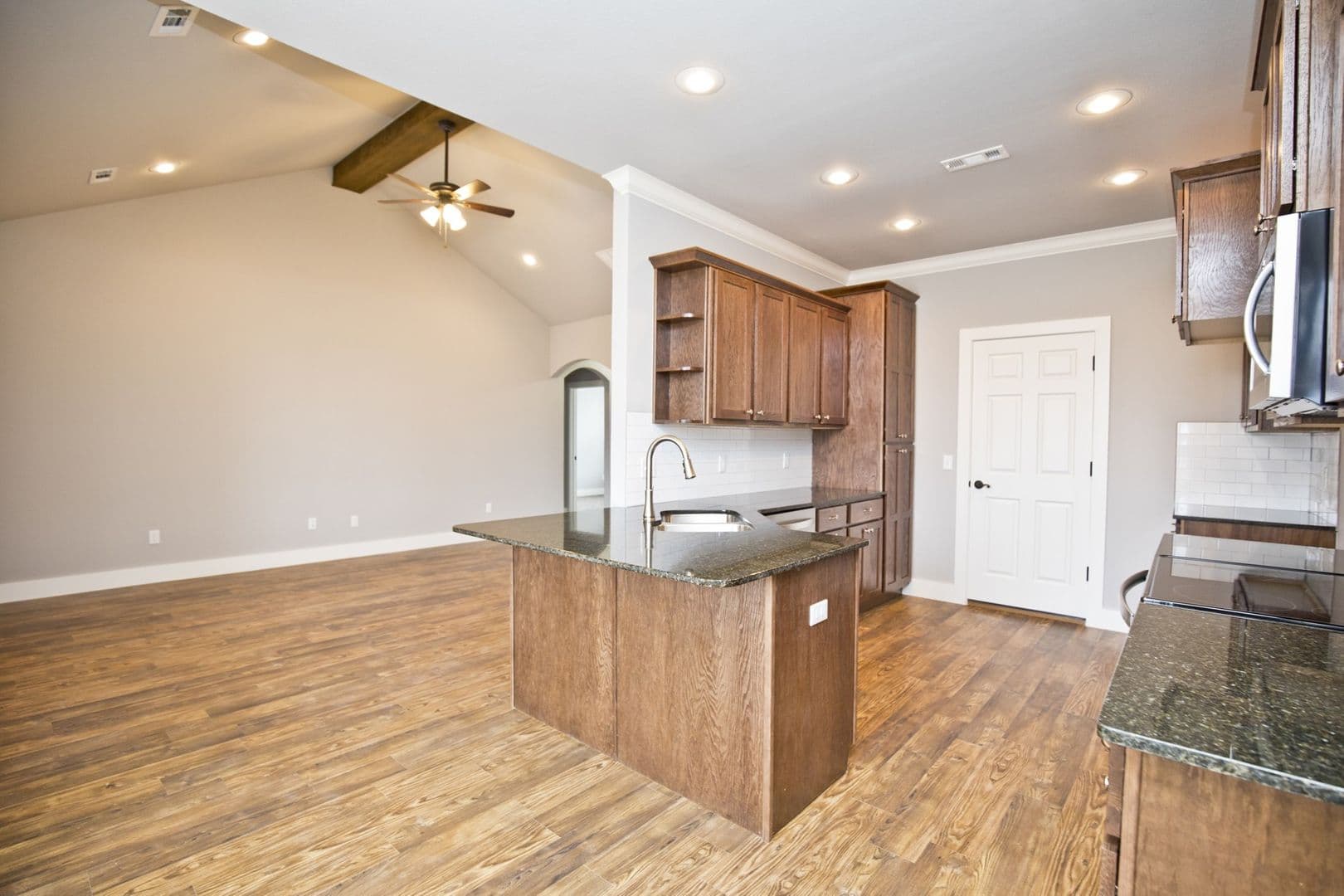 pea Ridge House: 201 Alder Street