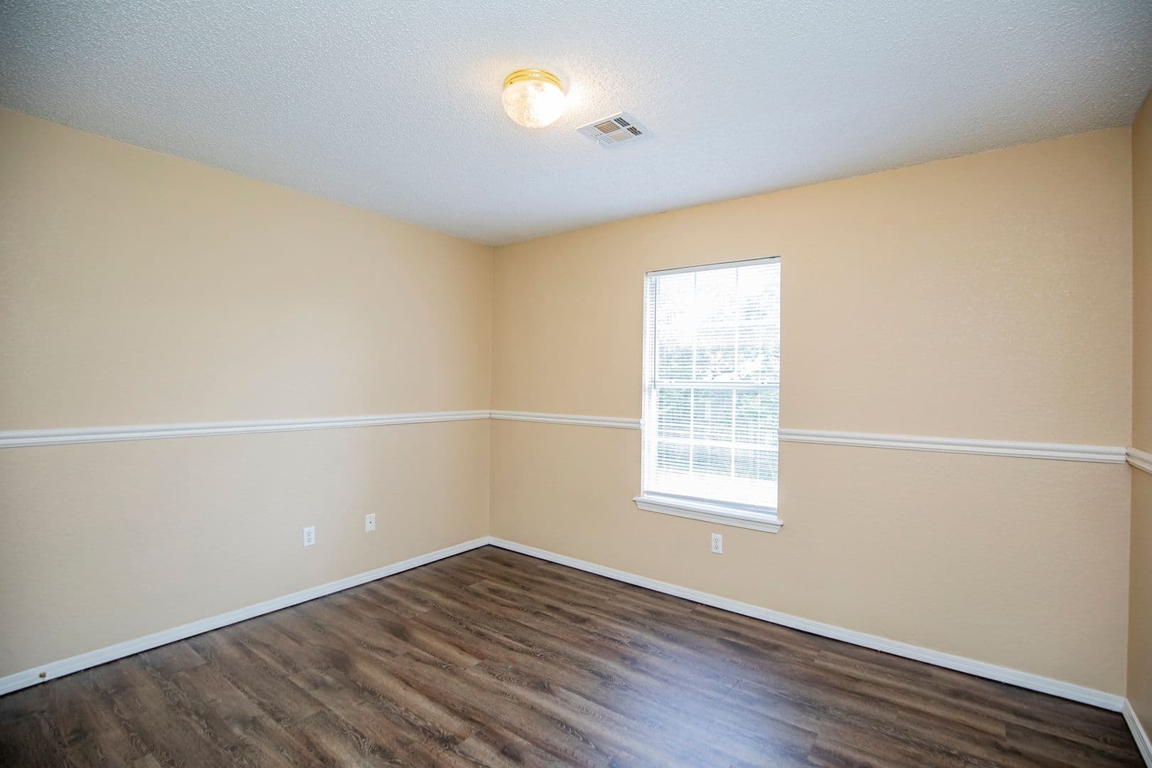Bentonville House: 809 Jon Drive