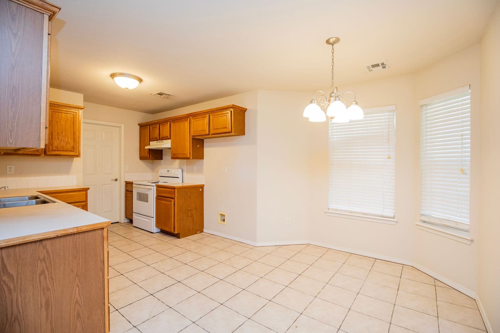 Centerton House: 610 Maplewood Drive
