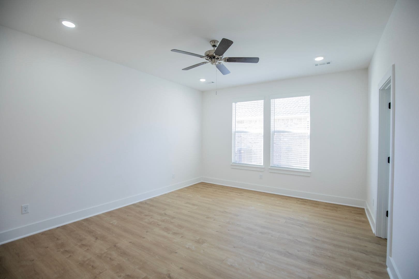 Fayetteville House: 136 S. Broyles Avenue