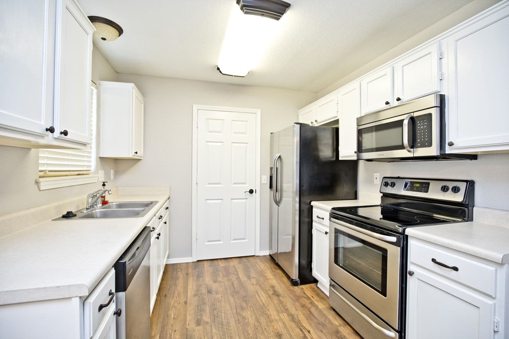 Bentonville House: 908 SW Terry Lane