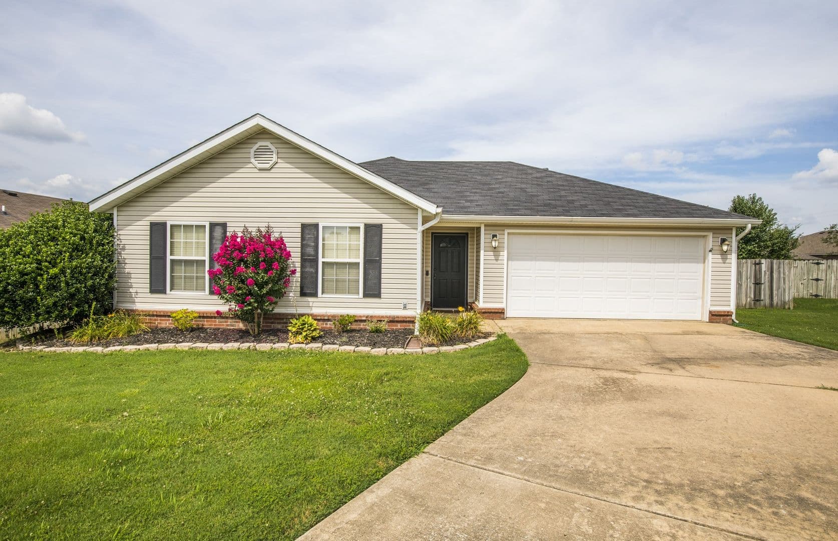 Bentonville House: 908 SW Terry Lane