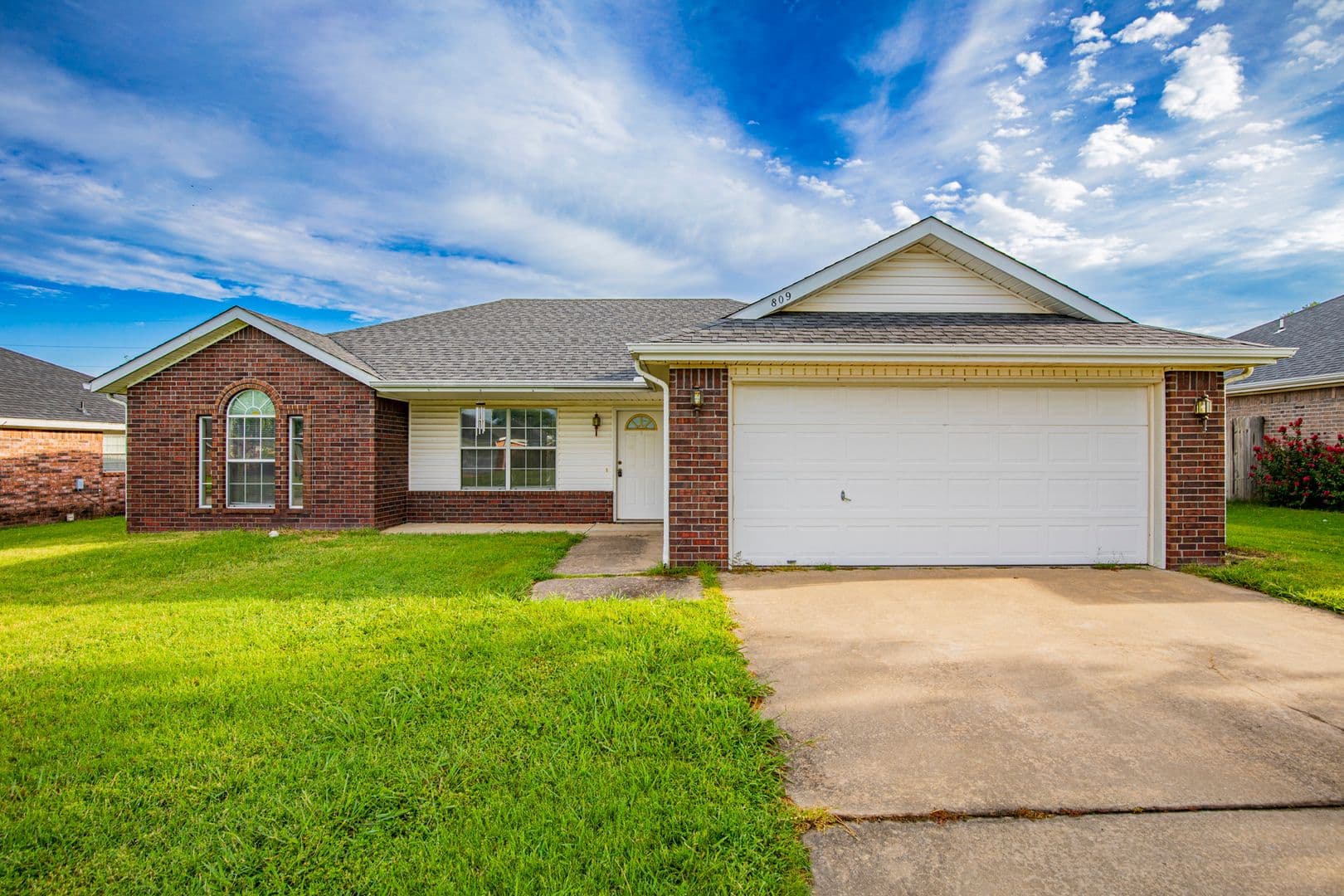 Bentonville House: 809 Jon Drive
