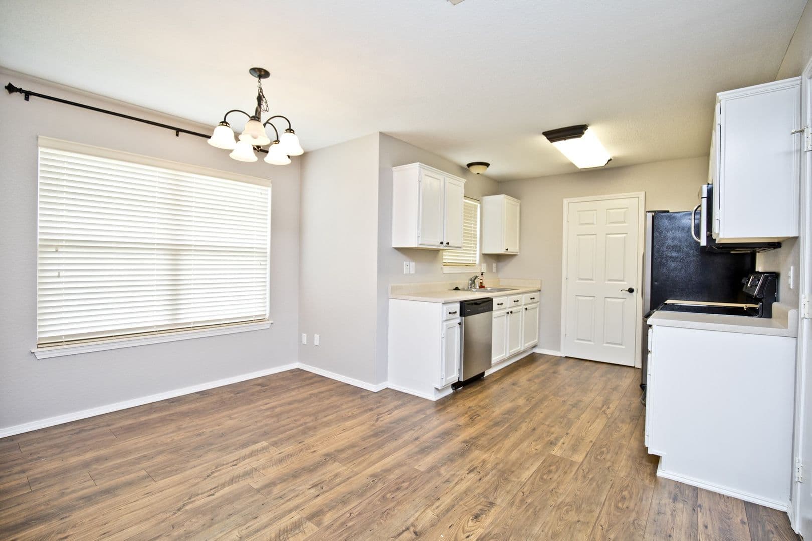 Bentonville House: 908 SW Terry Lane