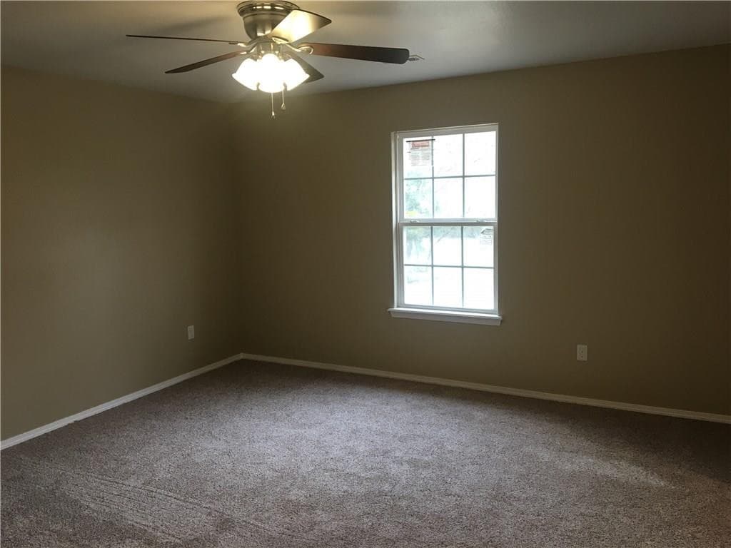 Springdale House: 910-B N Crutcher