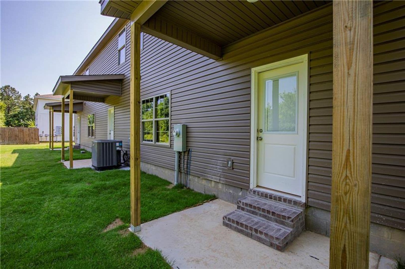 Siloam Springs House: 1903-B Azlin Place