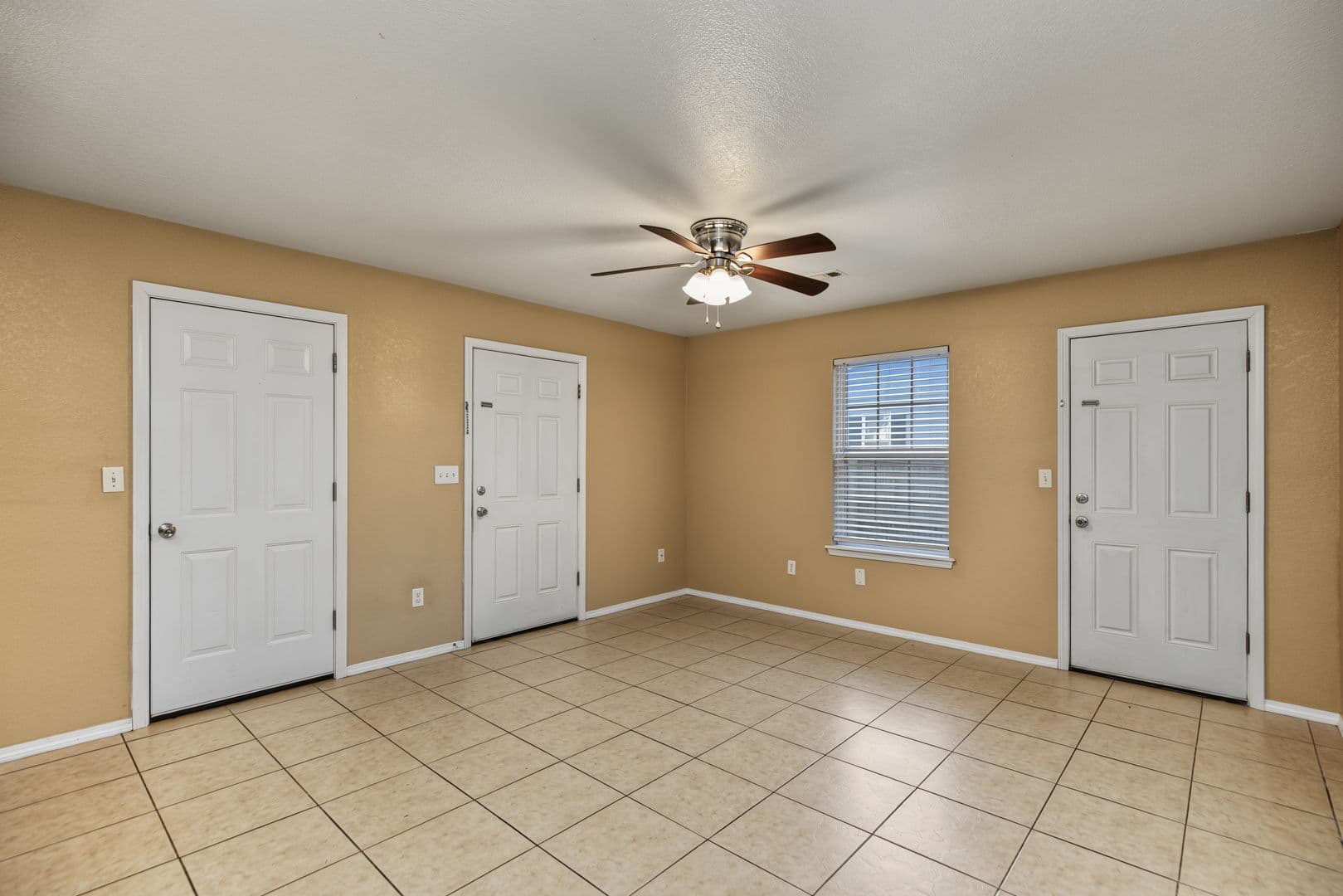 Springdale House: 910-B N Crutcher