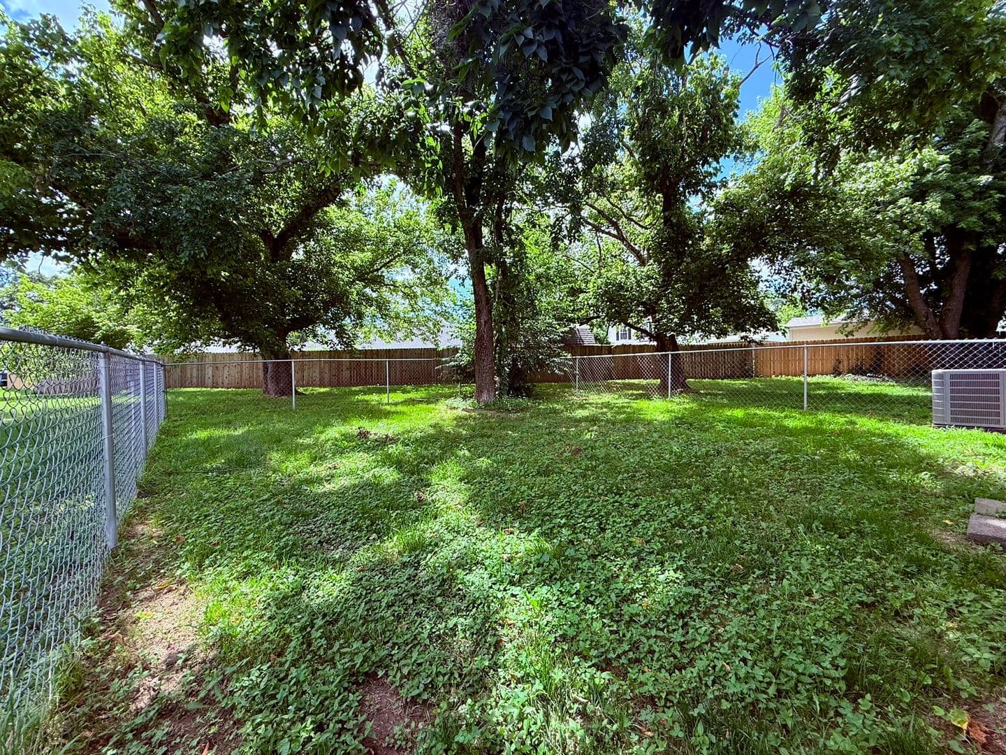 Bentonville House: 1404 A Camellia Drive