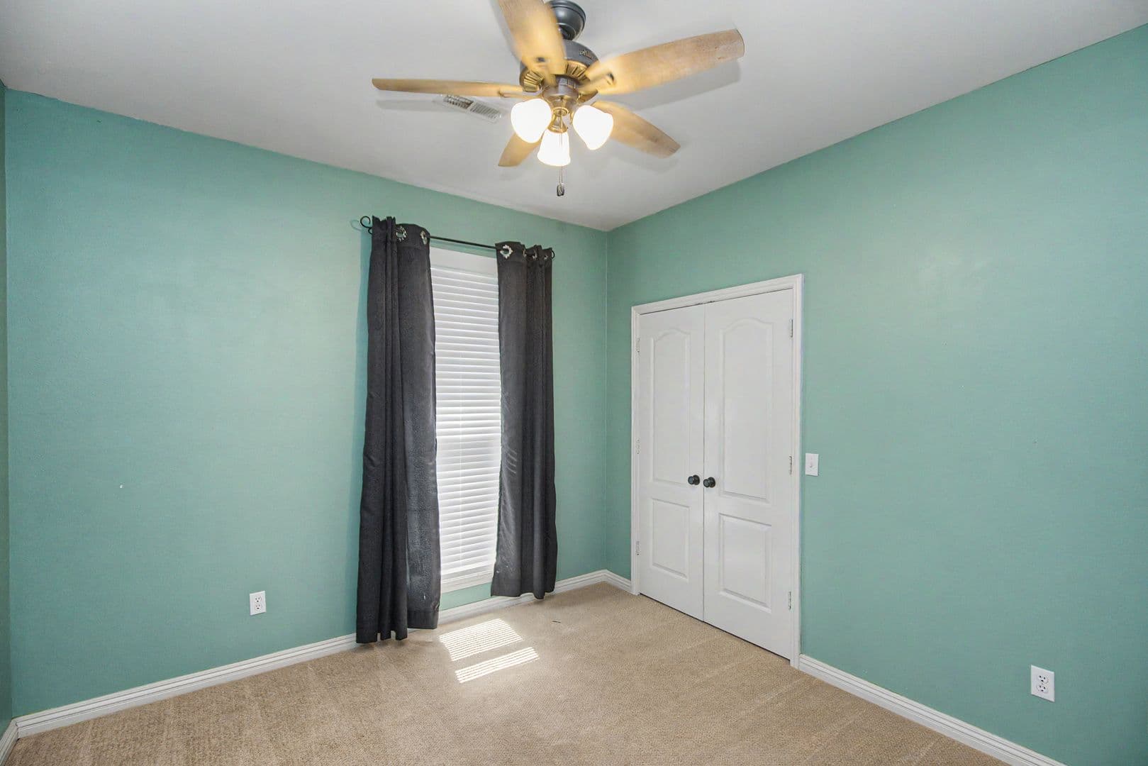 Bentonville House: 29 Ivy Circle