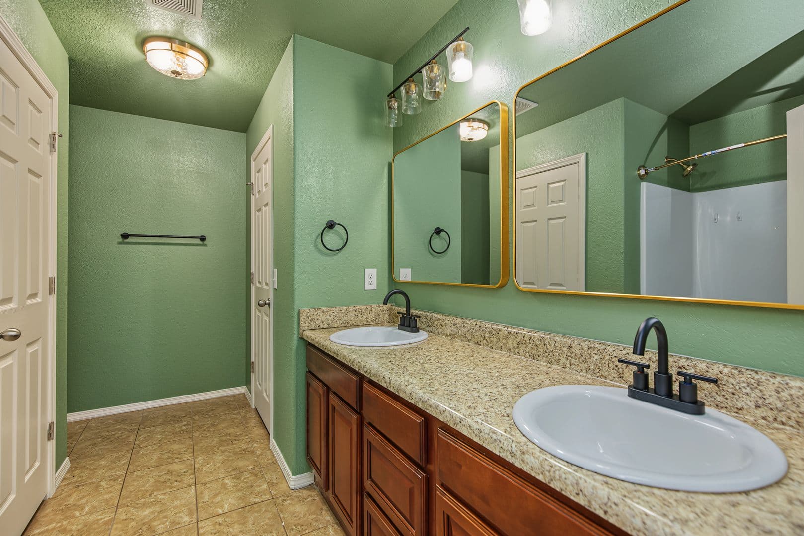Bentonville House: 4103 SW Limestone Avenue