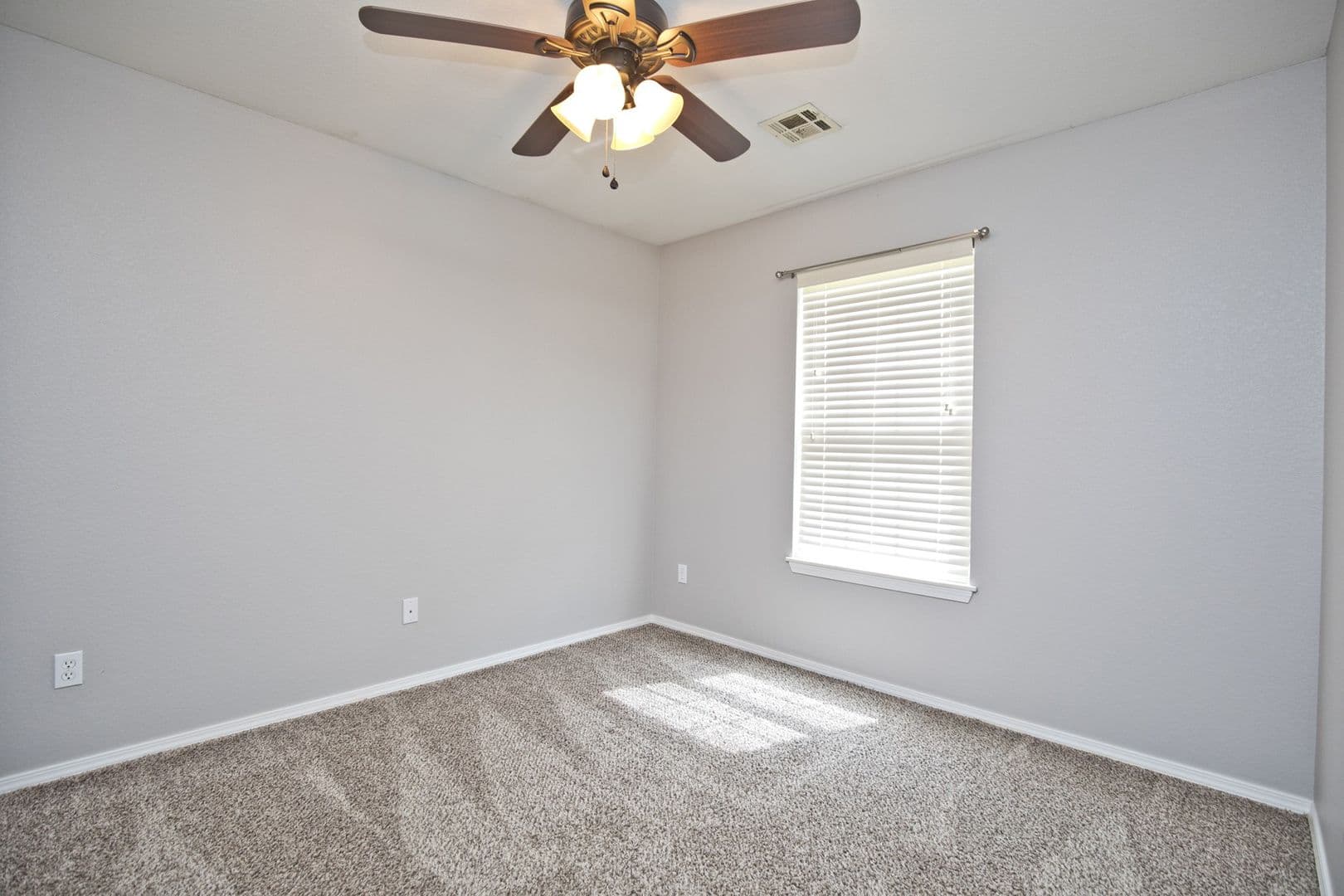 Bentonville House: 908 SW Terry Lane