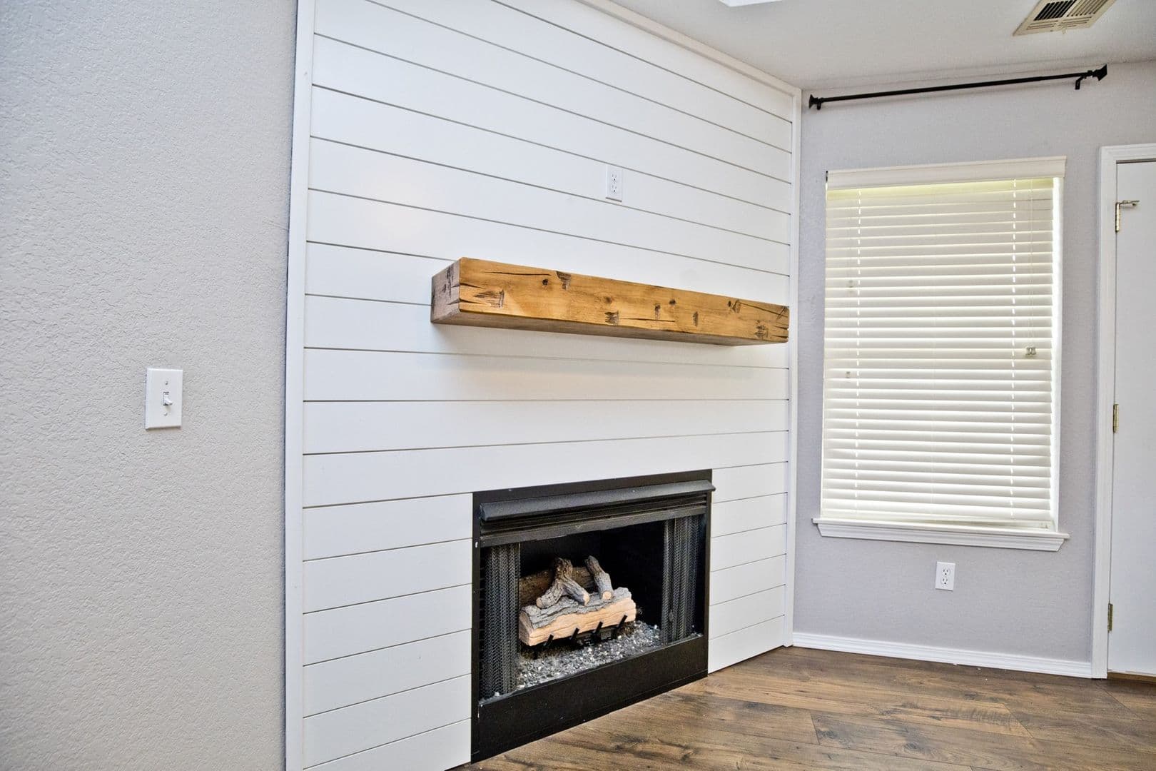 Bentonville House: 908 SW Terry Lane