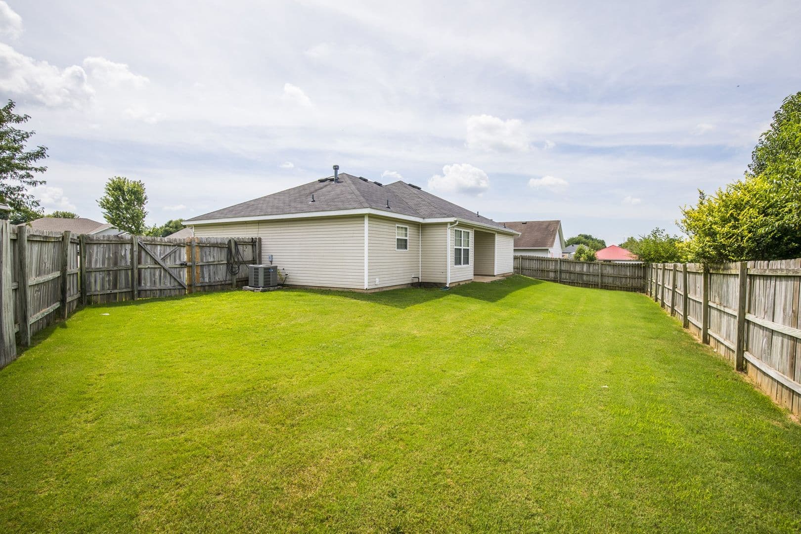 Bentonville House: 908 SW Terry Lane