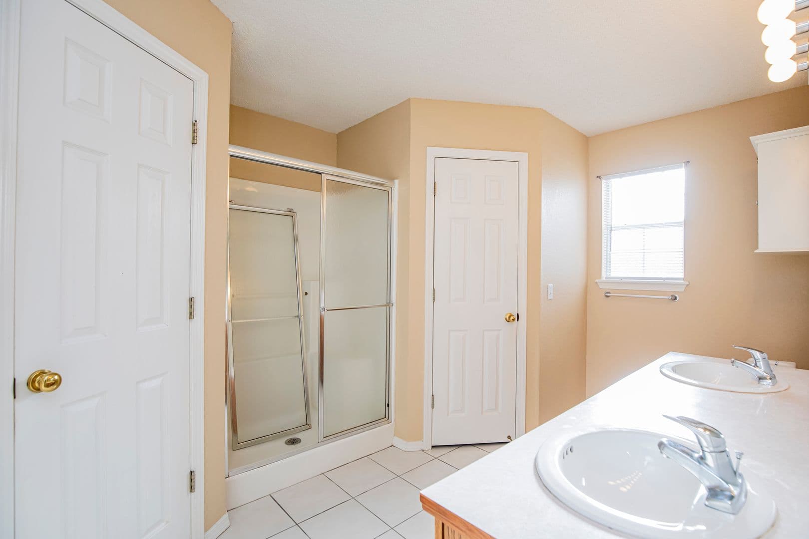 Bentonville House: 809 Jon Drive