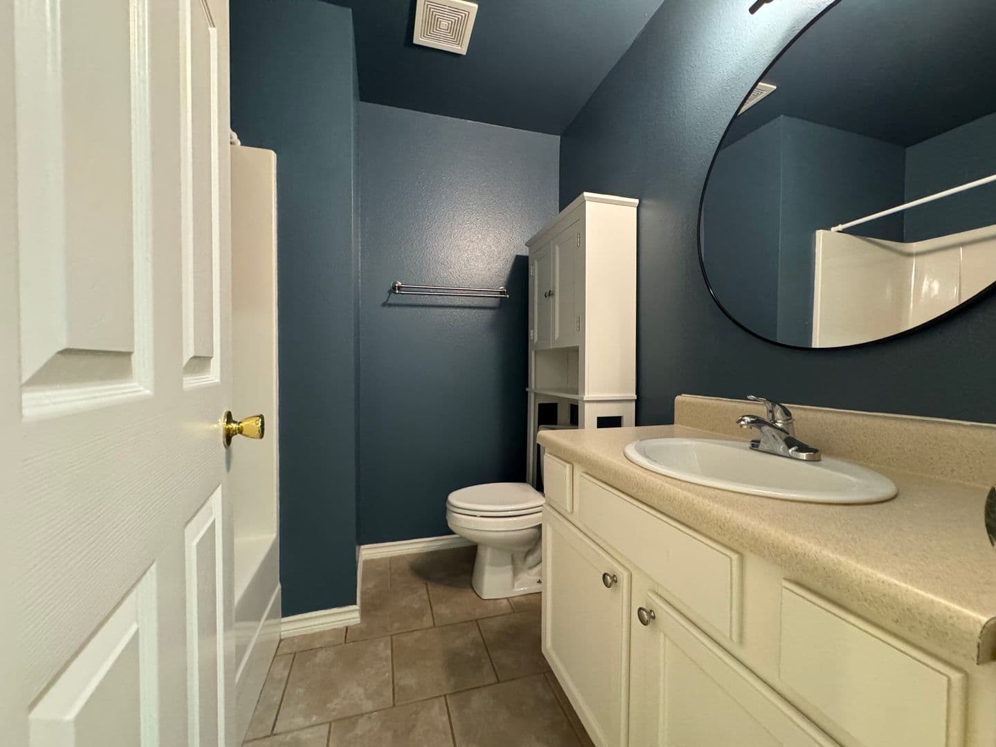 Fayetteville House: 1584 Willowbrook Drive