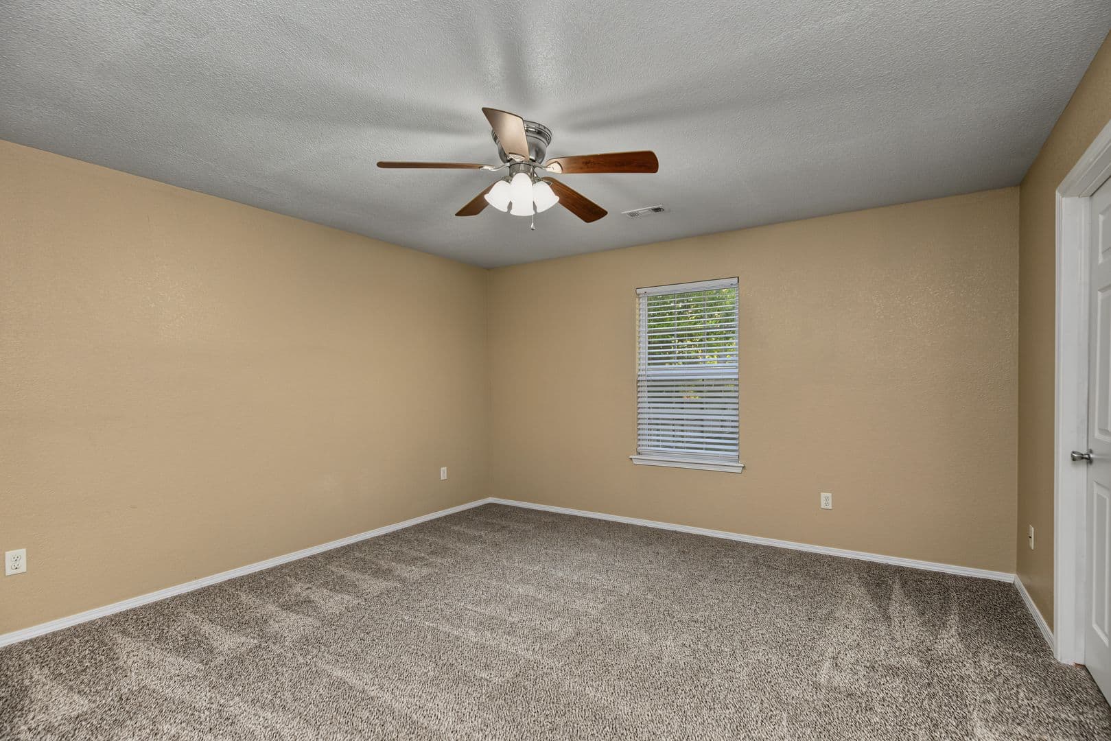 Springdale House: 910-B N Crutcher