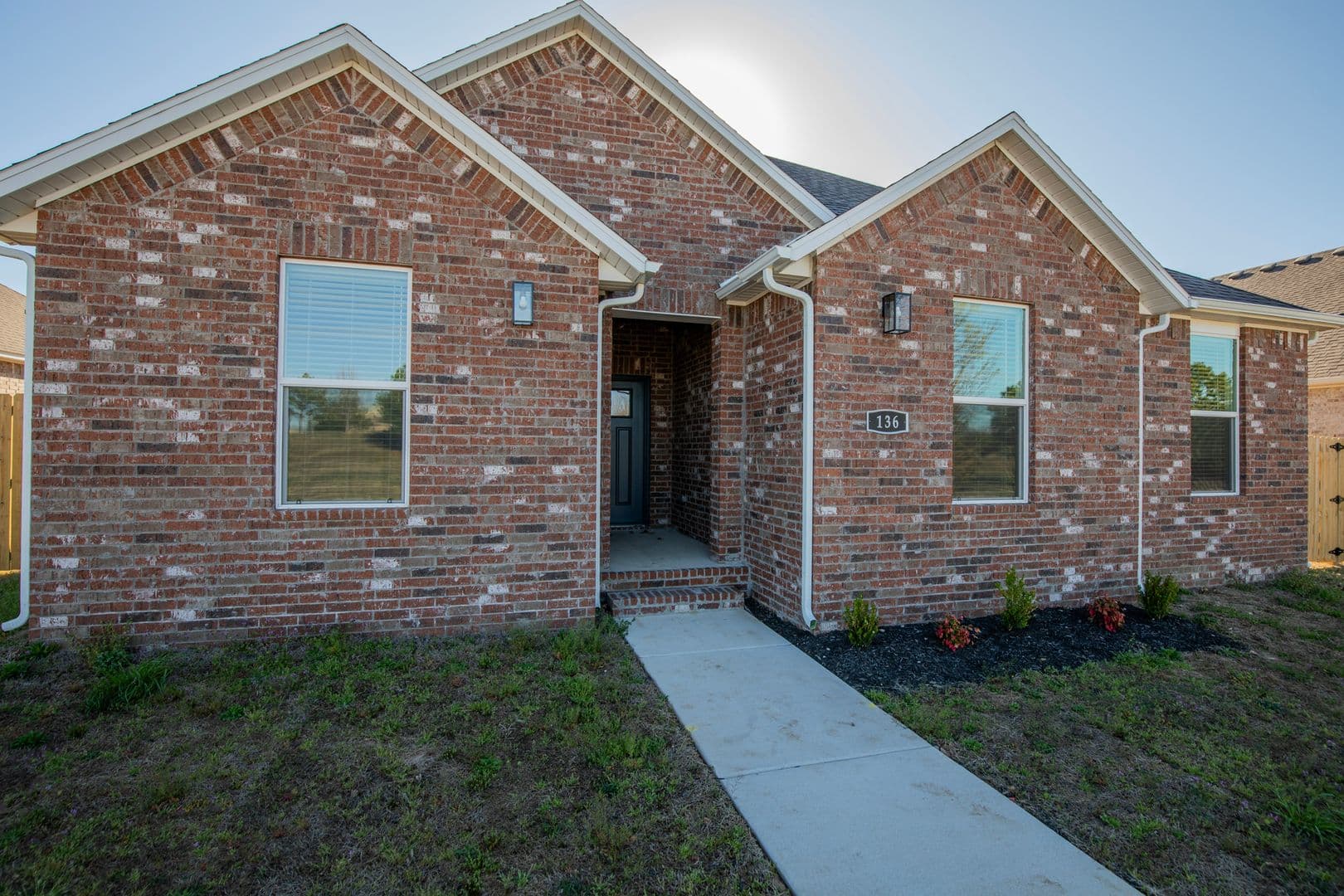 Fayetteville House: 136 S. Broyles Avenue