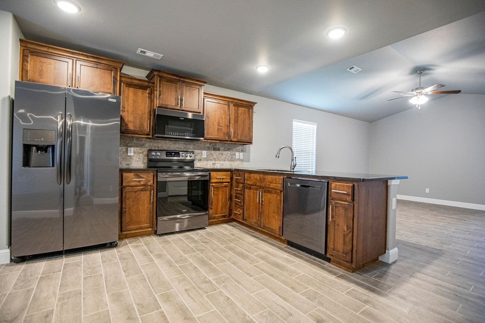 Pea Ridge House: 525 Fox  Circle