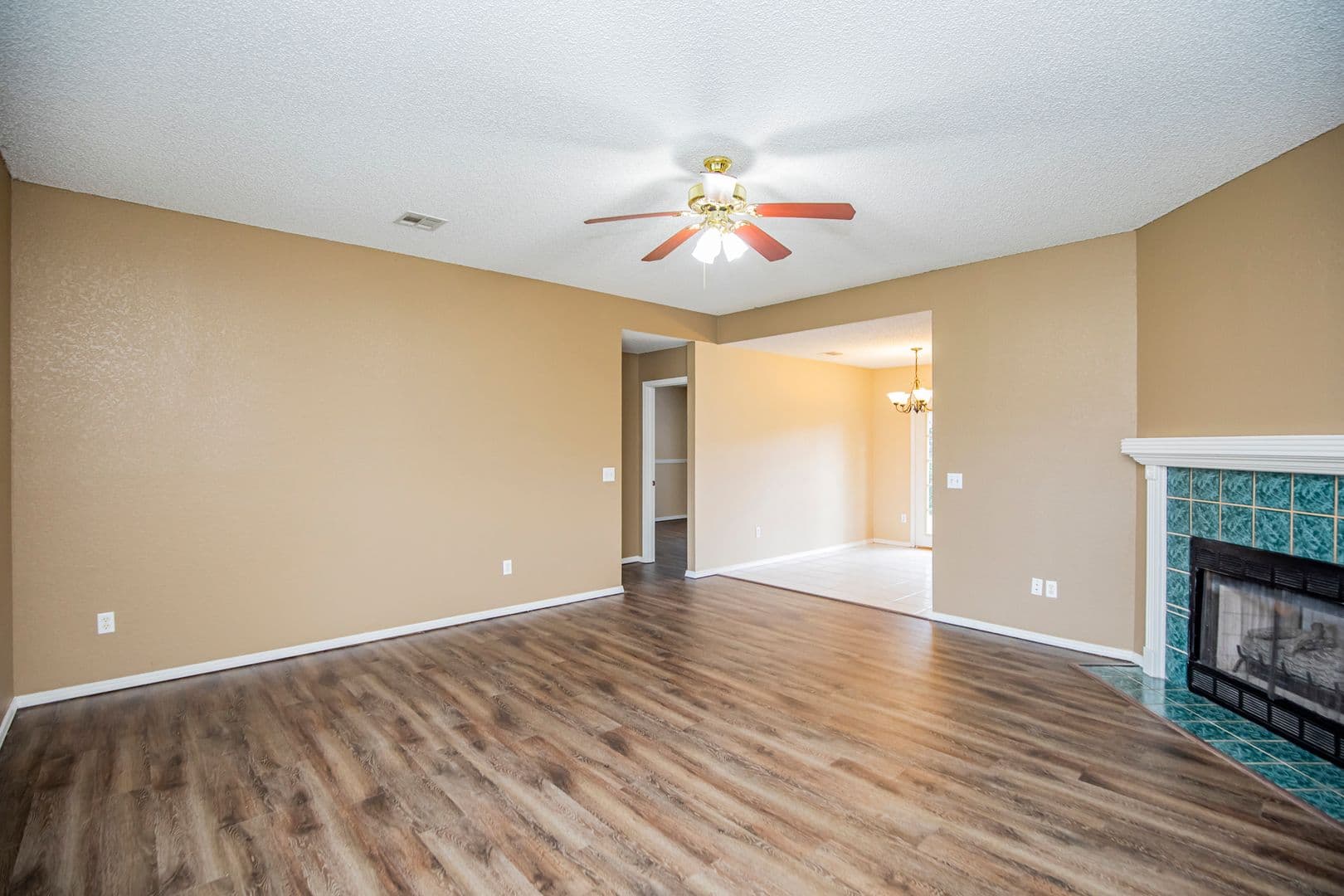 Bentonville House: 809 Jon Drive