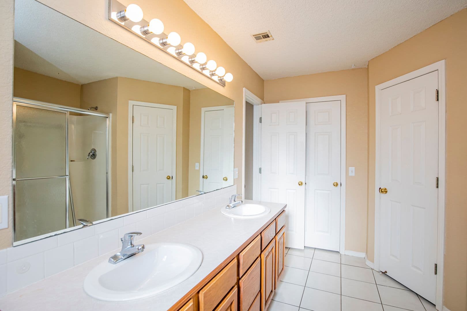 Bentonville House: 809 Jon Drive