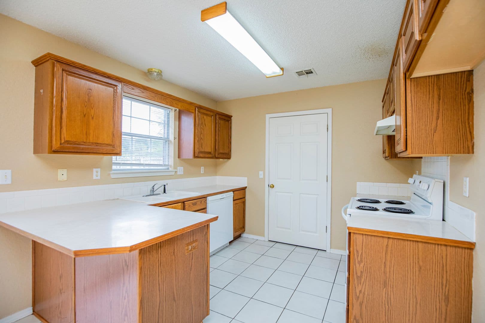 Bentonville House: 809 Jon Drive