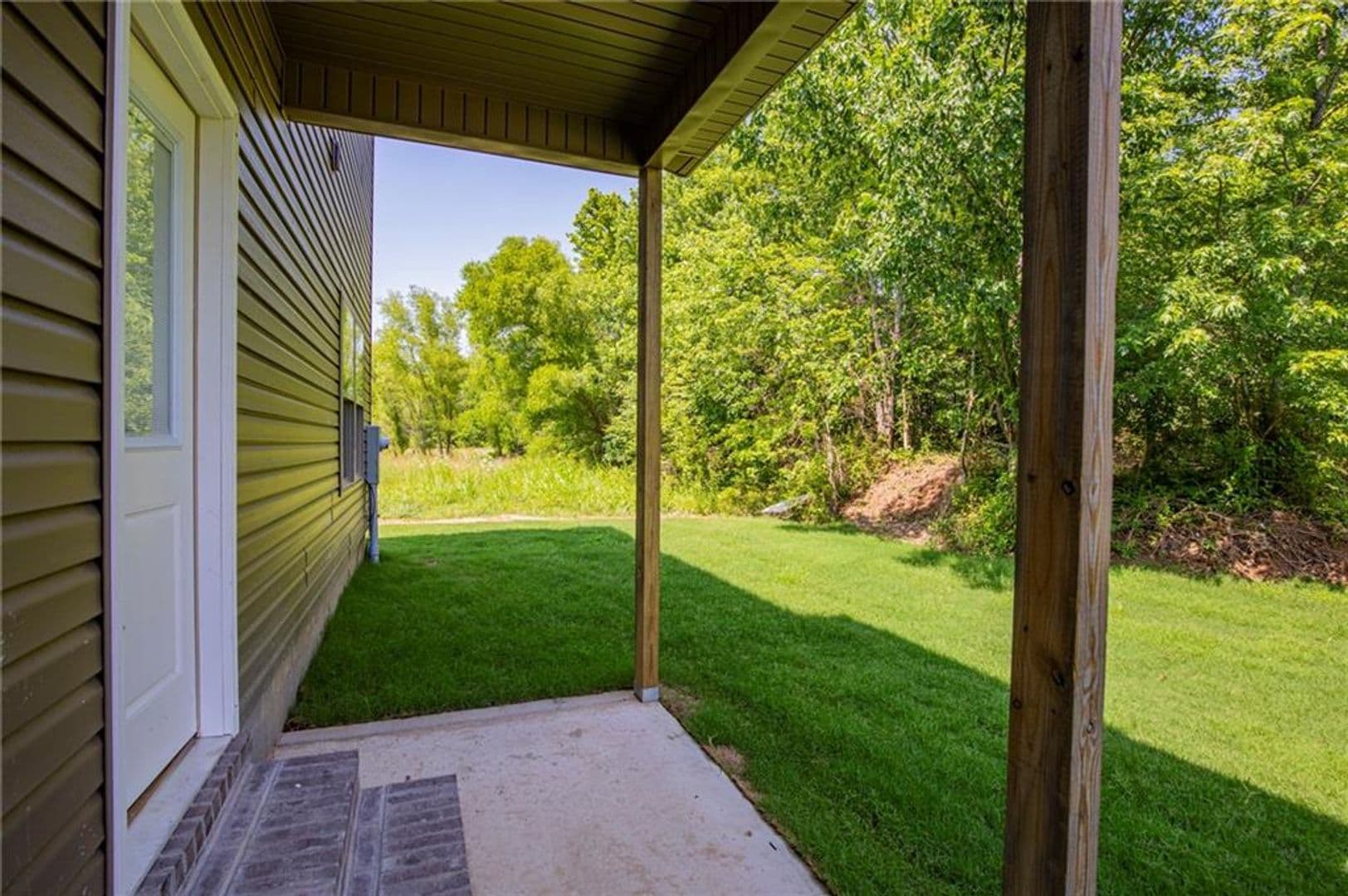 Siloam Springs House: 1903-B Azlin Place