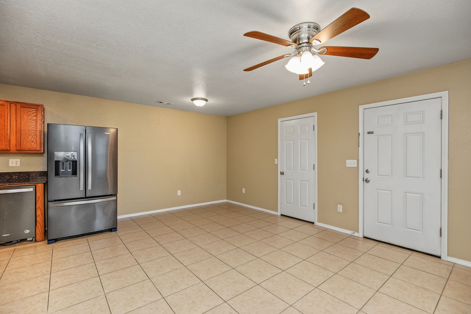 Springdale House: 910-B N Crutcher