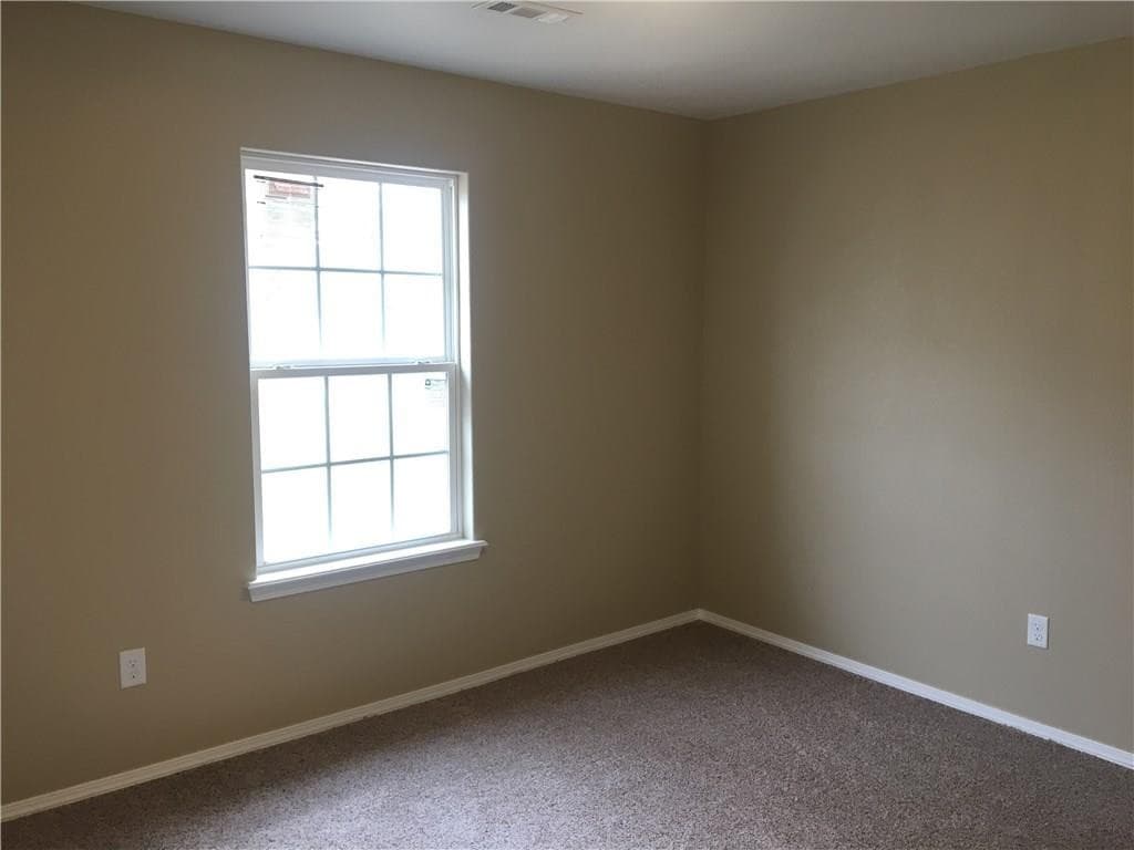 Springdale House: 910-B N Crutcher