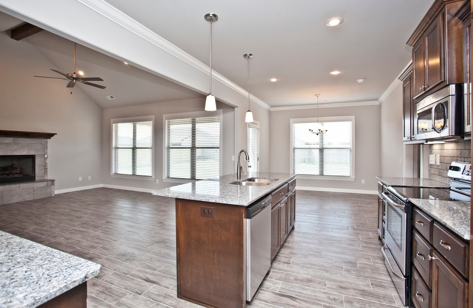 Pea Ridge House: 1003 Taylor Lane