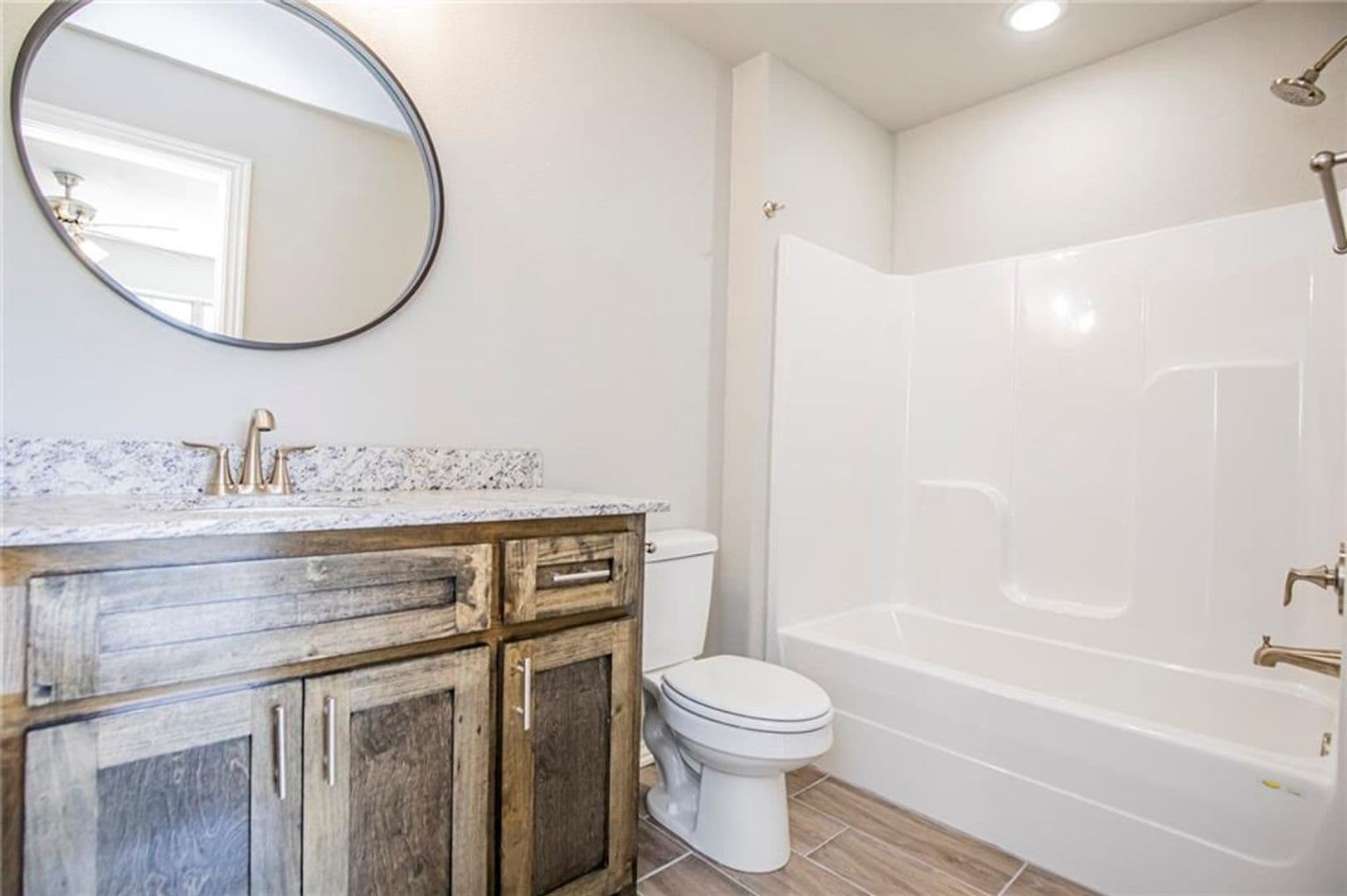 Siloam Springs House: 1903-B Azlin Place