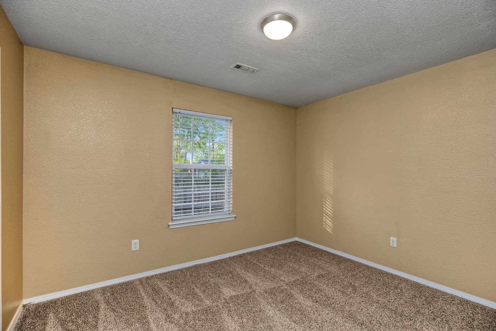 Springdale House: 910-B N Crutcher