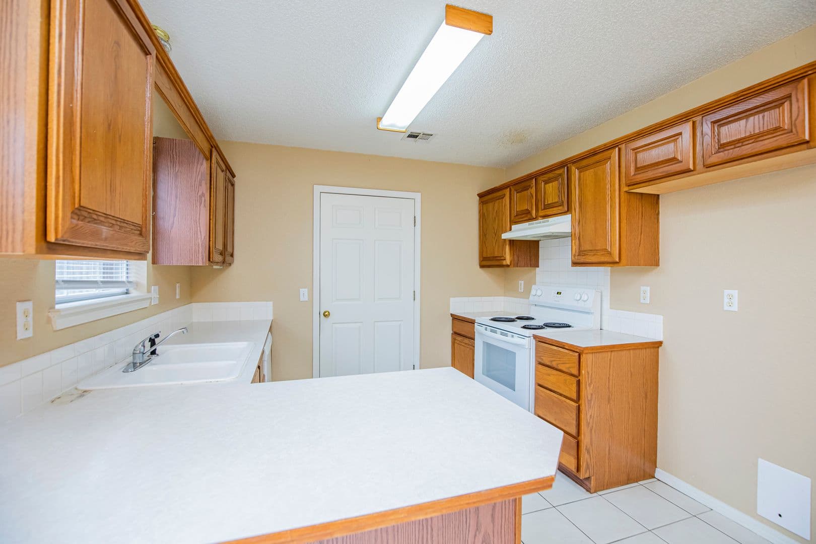 Bentonville House: 809 Jon Drive