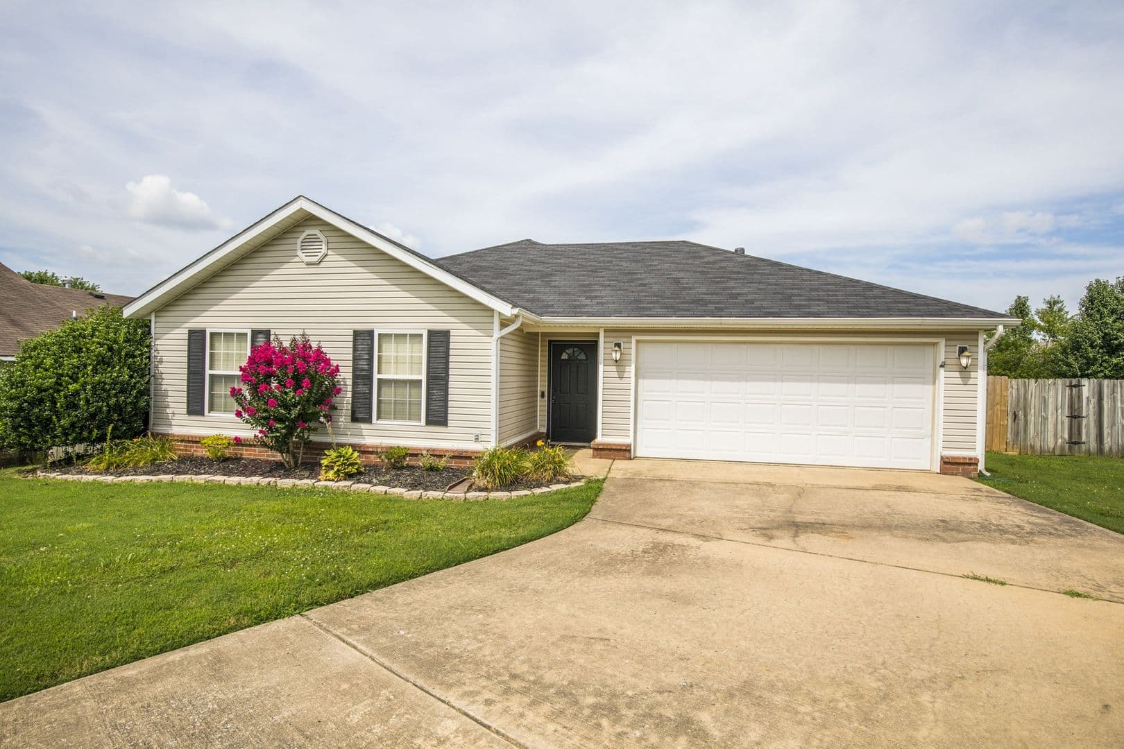 Bentonville House: 908 SW Terry Lane