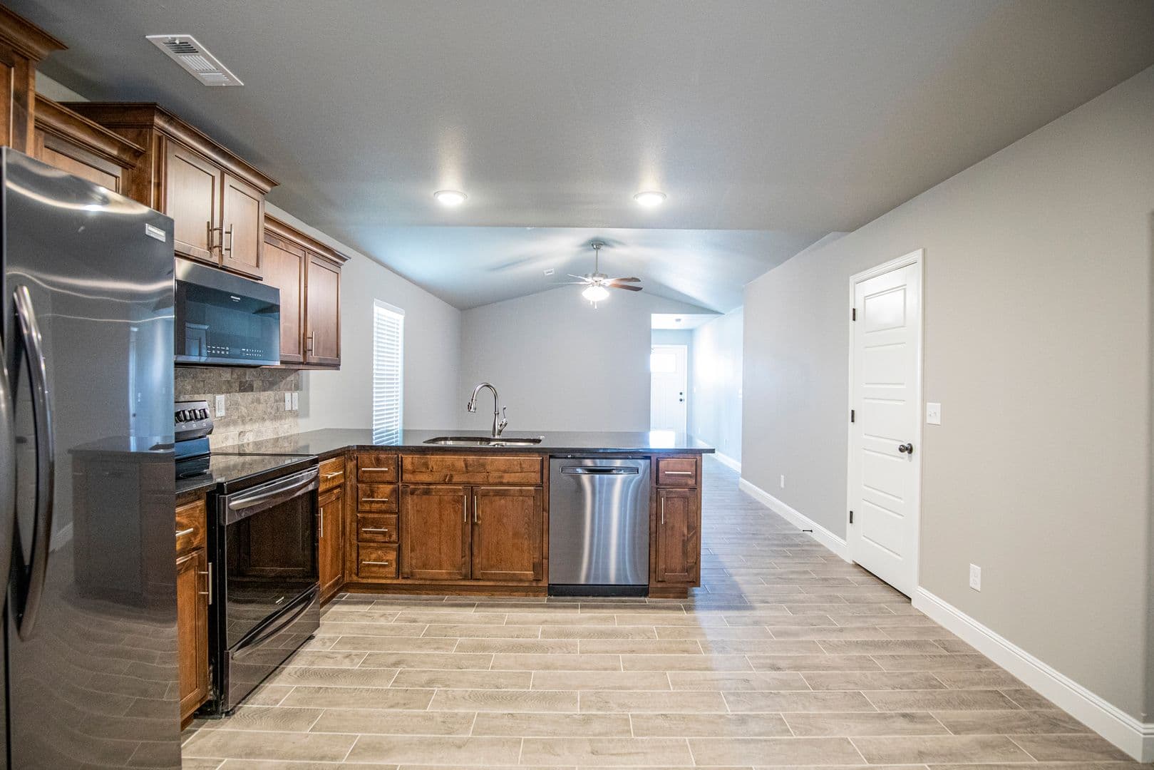 Pea Ridge House: 525 Fox  Circle