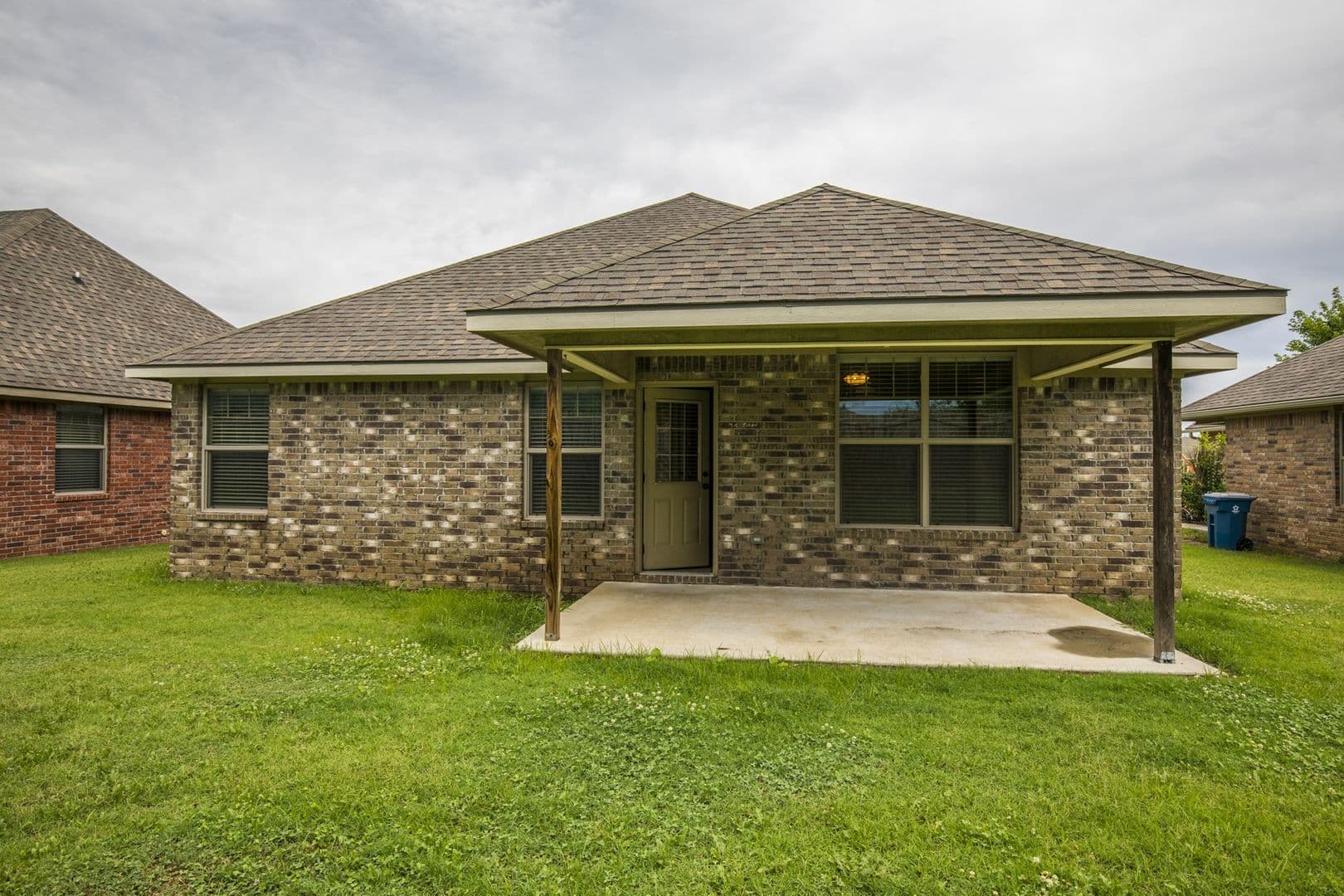 Bentonville House: 910 SW Crownview Street