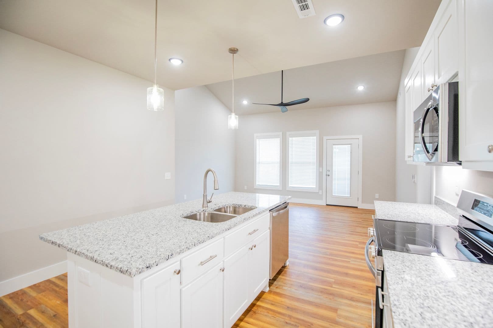 Pea Ridge House: 947 Seaborn Way