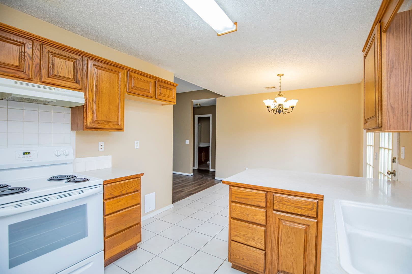 Bentonville House: 809 Jon Drive