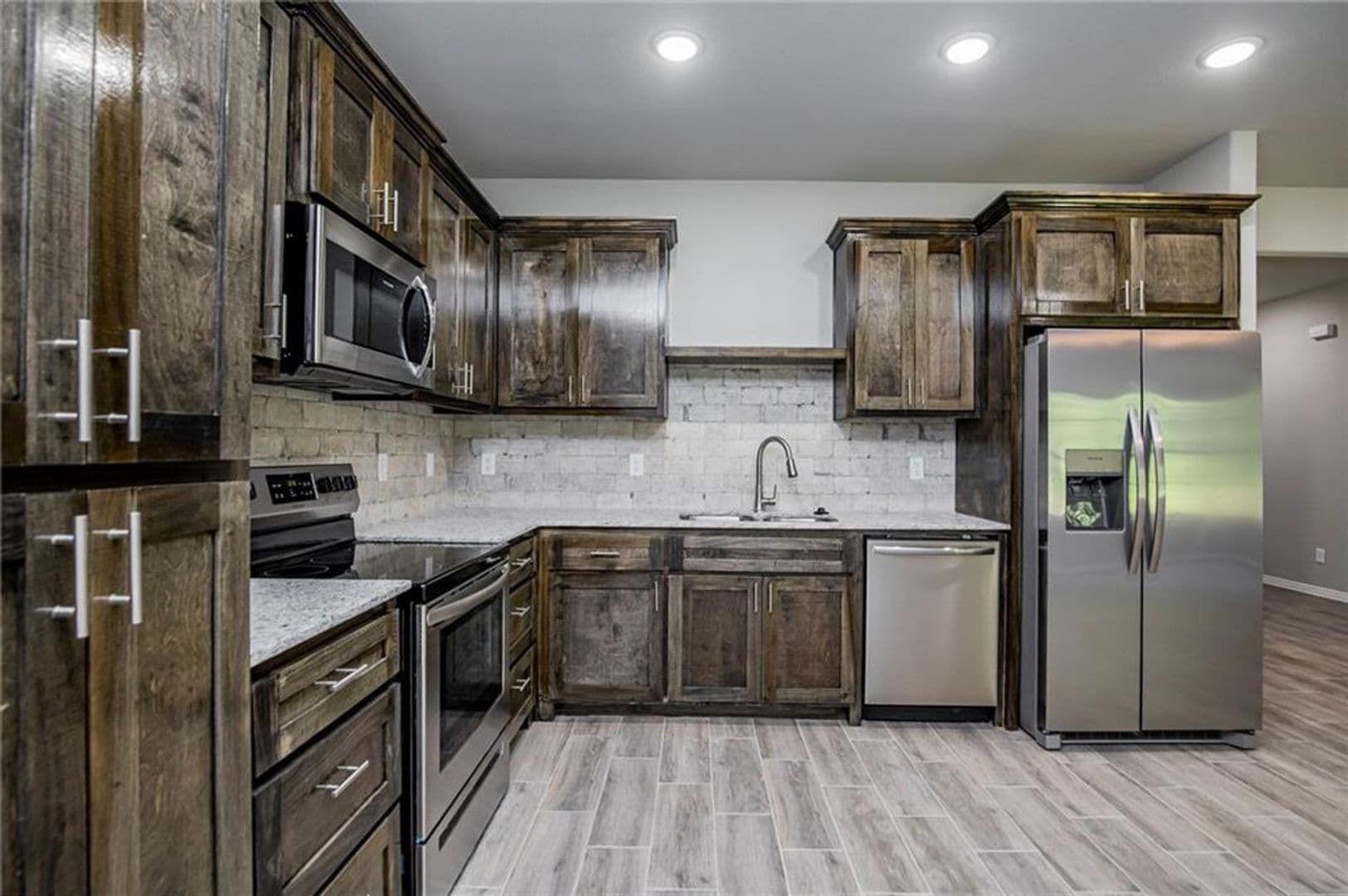 Siloam Springs House: 1903-B Azlin Place