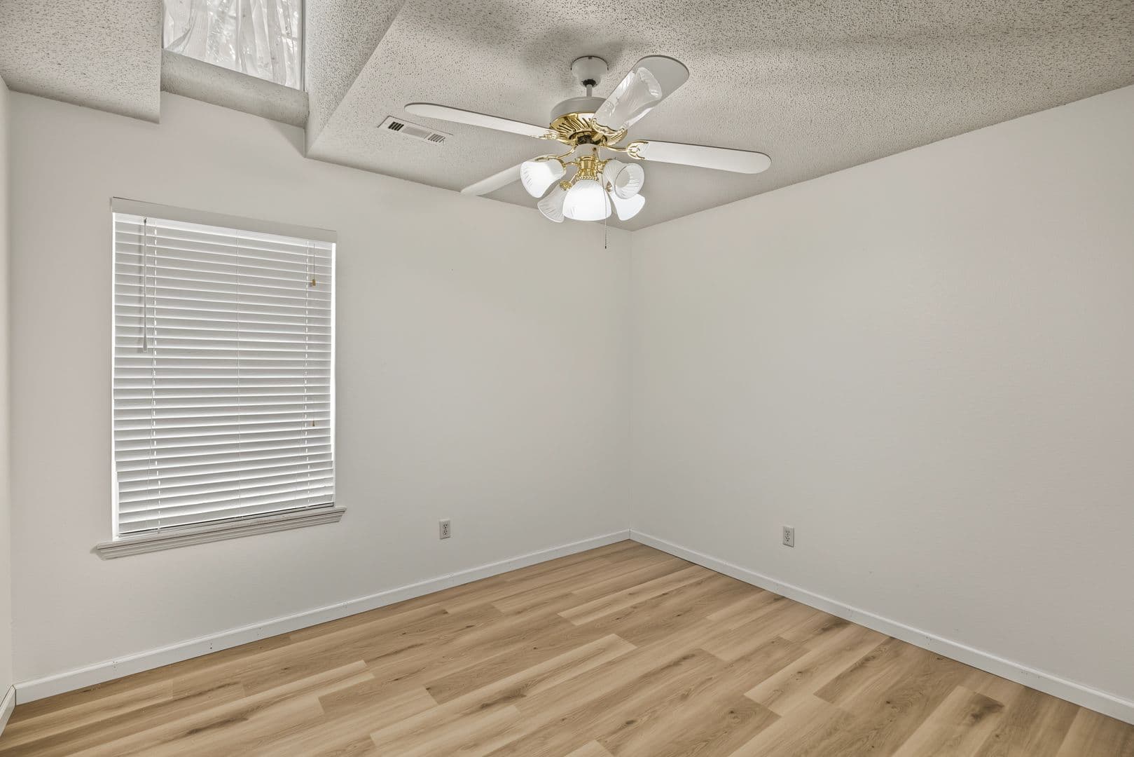 Bentonville House: 1602 Parkview Place