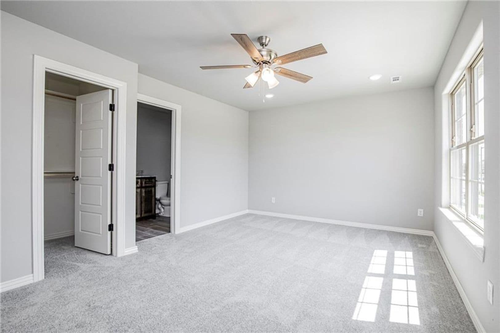 Siloam Springs House: 1903-B Azlin Place