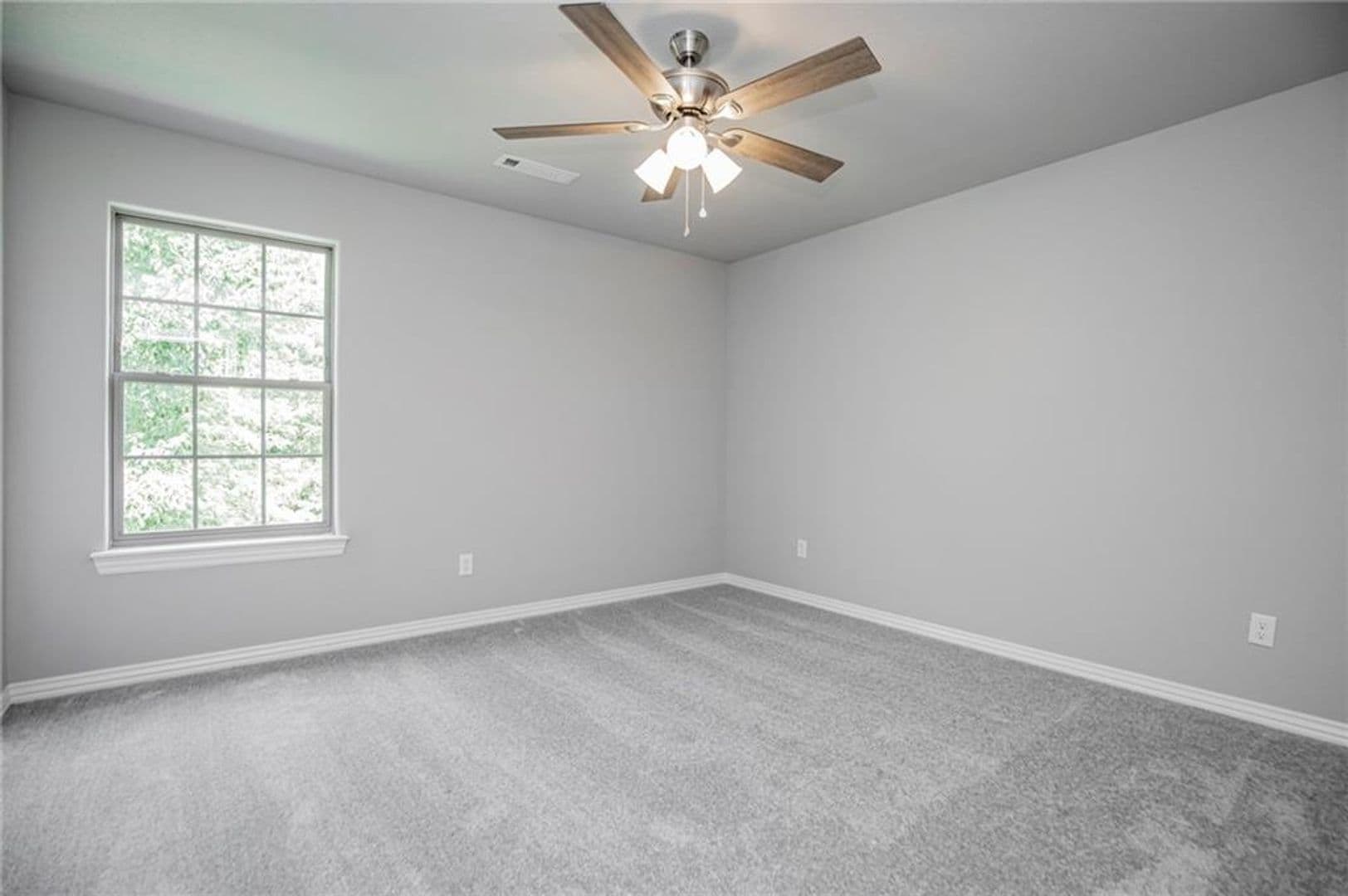 Siloam Springs House: 1903-B Azlin Place