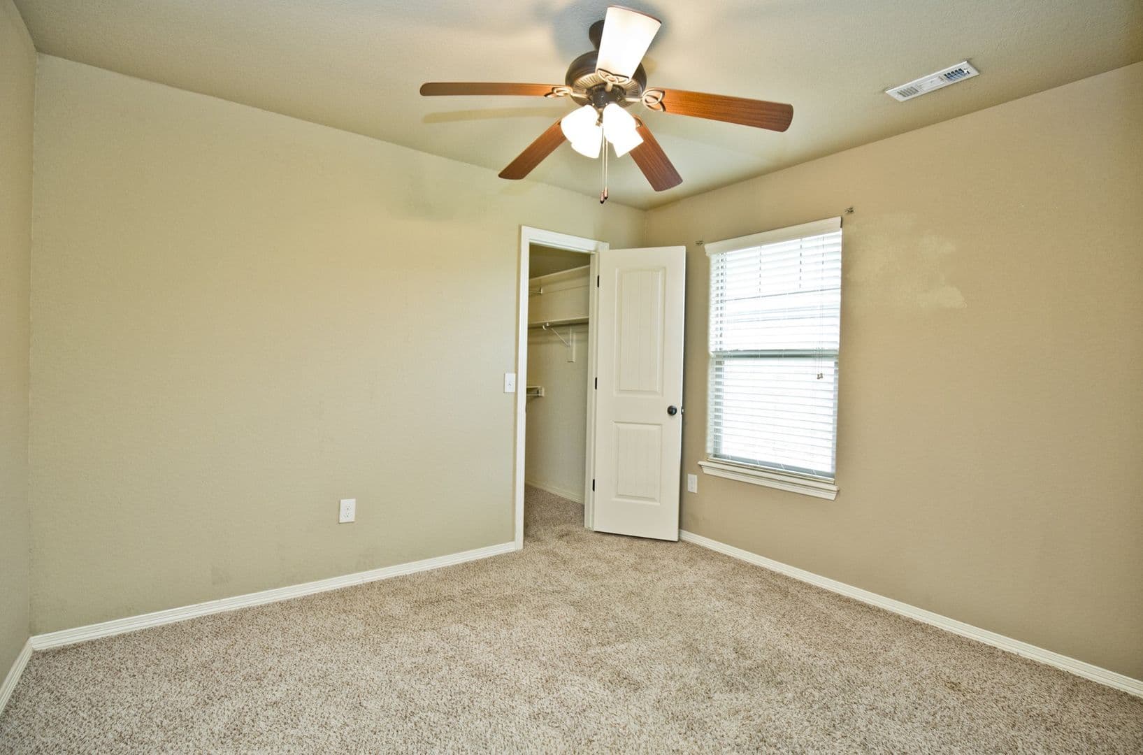 Bentonville House: 910 SW Crownview Street